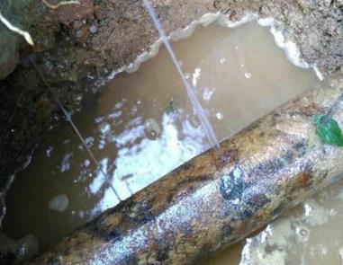 钟楼楼顶渗水维修公司分享下地暖漏水的原因及检测方法。